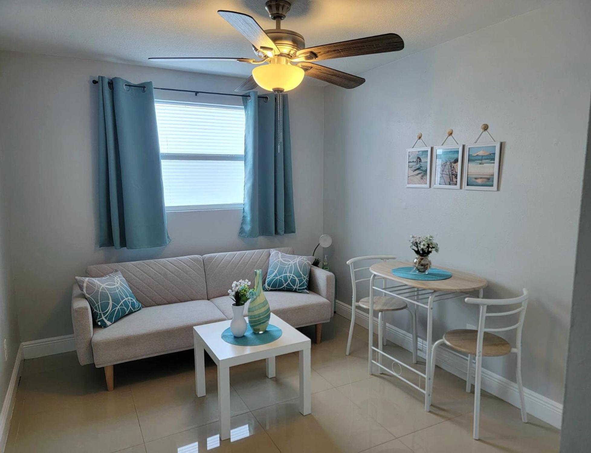 C & Y Guesthouse West Chase エクステリア 写真
